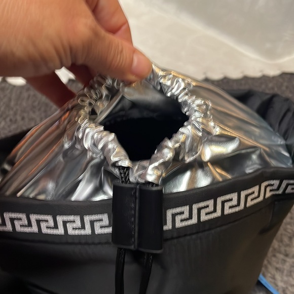 Versace parfums bucket bag - Picture 8 of 16